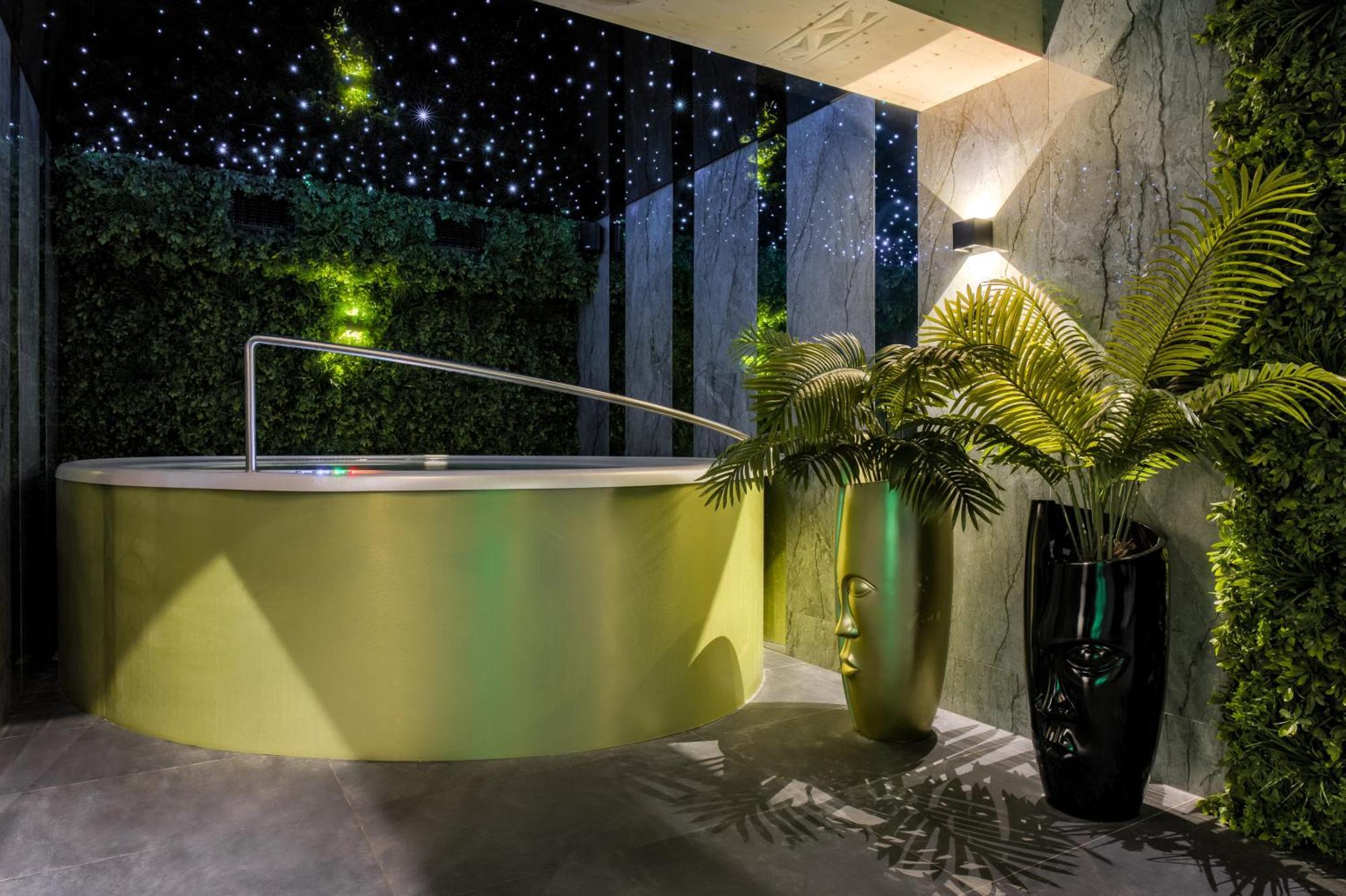 Standard Studio,1538915245:JPEG